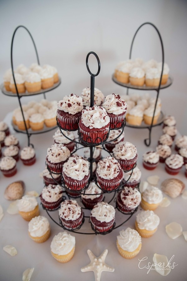 Regular and red velvet cupcakes on cupcake towers