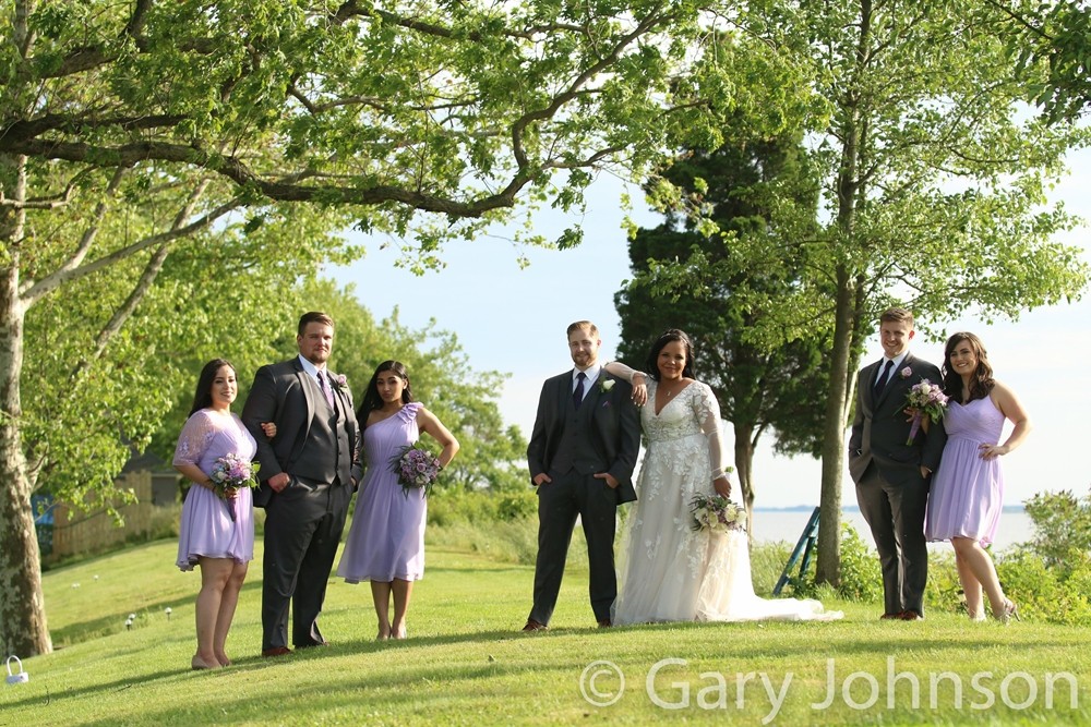 Bride and groom with groomsmen and bridesmaids outside